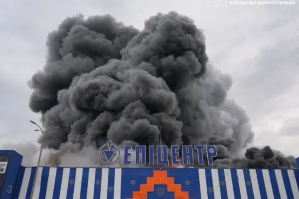 Запоріжжя: удар по «Епіцентру» — четверо постраждалих, пожежа на 2 тисячі квадратних метрів
