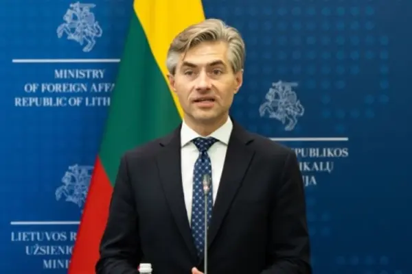 Що відомо про можливі гібридні атаки Росії на союзників України: заяви Будріса і Туска