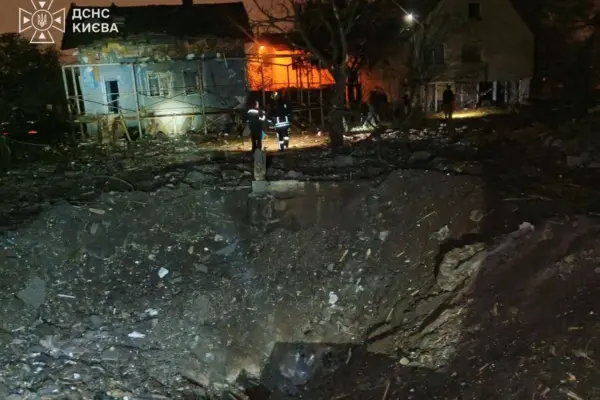 У Києві після трьох хвиль ударів обмежили рух Південним мостом