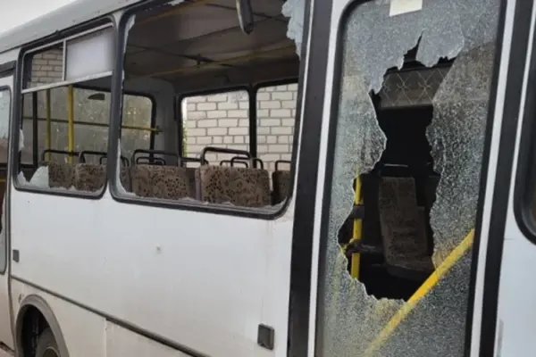 У Херсоні дрон атакував маршрутне таксі з пасажирами: шість людей постраждали